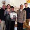 Der neue Partner der Donau-Zeitung in Dillingen wird begrüßt. Im Bild (von links): Seniorchef Karl Otto Bezikofer, Geschäftsführerin Anika Bezikofer, Seniorchefin Cornelia Bezikofer, Regional-Verlagsleiter Nord Harald Steiger von der DZ und Paul Sinovev. 
