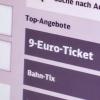 Mit einem 9-Euro-Ticket können die Fahrgäste im Juni, Juli und August für jeweils 9 Euro bundesweit im öffentlichen Nah- und Regionalverkehr fahren.