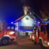 Bis Mitternacht waren Feuerwehrleute aus Kellmünz und Altenstadt am späten Donnerstagabend wegen eines Kaminbrandes in Kellmünz im Einsatz. 