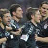 Thomas Müller (l-r) feiert mit Mario Gomez, Bastian Schweinsteiger und Daniel Van Buyten ein Tor. 