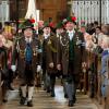 Trachtler ziehen vor Beginn des Gedenkgottesdienstes für Franz Josef Strauß in die Pfarrkirche in Rott am Inn (Bayern) ein.