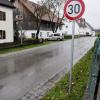 An der Hauptstraße in Schöffelding bleibt das Tempo-30-Limit erst einmal bestehen. Der Windacher Gemeinderat hat dem zugestimmt. 
