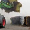 Zwischen Todtenweis und dem Ortsteil Sand gerieten am Sonntagvormittag Heuballen in Brand. Mehrere Feuerwehren aus umliegenden Orten rückten aus und löschten das Feuer.