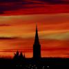 Das Ulmer Münster im Sonnenuntergang ist ein in der Region bekanntes Motiv. Ab April kann man das Abendrot auch vom Westturm des Gotteshauses aus erleben.