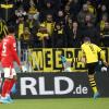 Der Dortmunder Marco Reus erzielt das Tor zum 1:0 gegen Mainz.