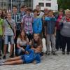 Jugendliche aus Elbogen zu Gast in Illertissen. Das Gruppenbild zeigt sie mit gleichaltrigen Einheimischen und Mitgliedern der Partnerschaftskomitees. 	
