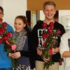 Strahlende Gesichter: Max, Sophie, Noah und Joseph (von links) werden gleich die Rosen zum Valentinstag an die Empfänger an der Mittelschule in Meitingen verteilen. 
