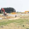 Der Bau der Reiteranlage bei Roggenburg geht voran. Das Regenwasser soll künftig in einen Graben der Gemeinde fließen.  