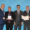 Große Ehre für den TSV Pfaffenhausen (von links): Innenminister Joachim Hermann, Matthias Zinder, Andreas Schiebel, Gerald Kraus, Bürgermeister Franz Renftle und BLSV-Präsident Jörg Ammon. 	