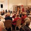 Über 200 Teilnehmerinnen und Teilnehmer kamen zur vorweihnachtlichen Feier der Gersthofer Senioren mit "Nikolaus" Arne Zießow ins Hotel Asgard.