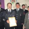 Wurde für 40 Jahre Dienst bei der Freiwilligen Feuerwehr Aislingen geehrt: Hermann Ehnle (2. von links). Mit dabei (von links): 1. Kommandant Thomas Wecker, Kreisbrandmeister Uwe Neidlinger, 1. Vorsitzende Andreas Wecker und Bürgermeister Jürgen Kopriva. 