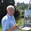 Willi Hertle freut sich über die neuen Staffeleien in der Stadt. An diesem Bild, das die Kulisse von Harburg zeigt, hat er etwa drei Tage lang gemalt. 	 	