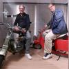 Klaus Lacher (links) und Rudolf Nebelung haben die schönsten und seltensten Roller aus aller Welt in ihrem Museum zusammengetragen. Im Tresorraum steht neben einer Lambretta von 1948 auch eine knallrote Chushman aus den USA.