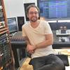Daniel Elias Brenner im Tonstudio, wo er seit 2011 als Filmkomponist arbeitet. 	