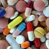 Laut dem am Donnerstag veröffentlichten Arzneimittelreport werden Krebsmedikamente immer teurer.
