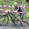 Mountainbiker Georg Egger auf der MTB-Strecke in Obergessertshausen. Die Strecke wird baurechtlich nun in die richtigen Wege geleitet.