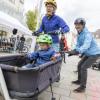 Bei der Radlwoche in Augsburg kommen sowohl Erwachsene als auch Kinder auf ihre Kosten, zum Beispiel beim Fahrrad-Geschicklichkeitsparcours für Kinder am Königsplatz.