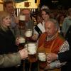 Prost! Bürgermeister Karl Seitle stieß mit den Ehrengästen auf ein gutes Gelingen des 46. Donaumoos-Volksfestes an. 