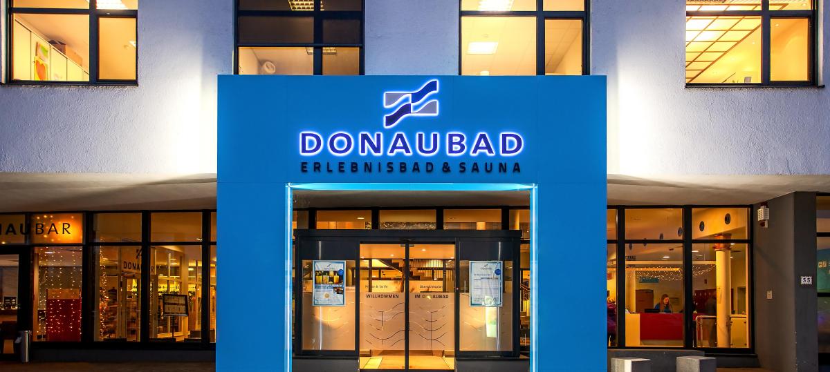 Glühende Asche im Mülleimer sorgt für Feuerwehreinsatz am Donaubad