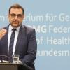 Klaus Holetschek (CSU), Gesundheitsminister von Bayern, beantwortet Fragen von Journalisten.
