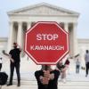 Eine Demonstrantin fordert: "Stop Kavanaugh."