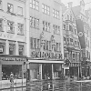 Die jüdischen Besitzer des Kaufhauses Schocken (Untere Maximilianstraße, hier um 1935) wurden 1938 gezwungen, ihre Firma zu verkaufen. 