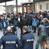 Am Montag standen sich in Donauwörth Asylbewerber und Polizisten gegenüber. 