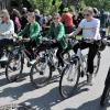 Ein Zwilling kommt selten allein! Auch nicht beim Burgheimer Volksradfahren, denn die Loge-Zwillinge (in grün, Mitte) und die Faller-Zwillinge (links und rechts daneben) strampelten mit.