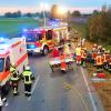 Bei mehreren schweren Verkehrsunfällen wie hier bei Mittelstetten musste die Feuerwehr Schwabmünchen 2021 Menschen aus Fahrzeugwracks befreien.