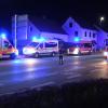 Rettungskräfte waren am Donnerstagabend in Dillingen im Einsatz. Bei einem Vorfall mit einer Gasflasche ist ein Mann schwer verletzt worden.  	