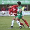 Der TSV Rain erzielte gegen Eichstätt ein Unentschieden. Im Bild in Rot: Rains Fabian Triebel.