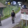 Polizisten sichern das Umfeld des Tatorts ab. In den fanzösischen Alpen wurden am Donnerstag bei Annecy vier Menschen grausam erschossen.