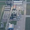 Am Augsburger Flughafen hat es am Freitagmorgen einen Großeinsatz der Feuerwehr gegeben. Grund war ein übertanktes Flugzeug.