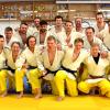 
Das Judo-Team der SF Friedberg jubelt über den Sieg in der Bayernliga.