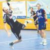 Auf Florian Scheiber (schwarzes Trikot) müssen die Friedberger Handballer auch im Spiel gegen Stuttgart verzichten. 