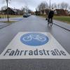 Fahrradstraßen, wie hier in Königsbrunn, sind aktuell in Stadtbergen nicht geplant. Stattdessen ging es auf der Sitzung des Ausschusses darum, ob Radwege sinnvoll sind.