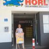 Marktleiterin Daniela Rohloff beherbergt in ihrem Getränkemarkt nun auch den neuen Servicepoint der Logistic-Mail-Factory. 	