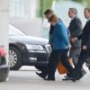 Bundeskanzlerin Angela Merkel und Kanzleramtsminister Ronald Pofalla (beide CDU) gehen mit Sicherheitspersonal am Montag in das Bundeskanzleramt in Berlin. 