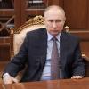 Wladimir Putin, hier auf einem vergoldeten Stuhl im Kreml, schafft sich seine eigene Deutung der osteuropäischen Geschichte.  