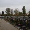 Wer darf auf dem Dinkelscherber Friedhof bestatten? Darum wird nun gestritten.