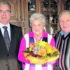 Friedlinde und Walter Häusele haben vor 60 Jahren geheiratet. Dazu gratulierte ihnen Oberbürgermeister Gerold Noerenberg (links). Foto: vP