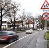 Vor dem Kindergarten in der Gabelsbergerstraße in Göggingen gilt Tempo 30. Das war in den ersten Monaten vielen Autofahrern nicht bewusst. Sie waren zu schnell unterwegs.