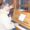 Mit Neuen Christlichen Liedern bot Komponist Robert Haas im Altenstadter Pfarrsaal die Möglichkeit zum musikalischen „Auftanken“ der Glaubensbotschaft.  