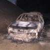 Während ein 23-Jähriger in der Nacht auf Samstag trotz des nasskalten Wetters ein nächtliches Bad nahm, brannte sein Auto aus. 