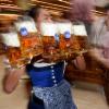 Jedes Jahr steigt der Bierpreis: Diesmal soll die Wiesn-Maß über elf Euro kosten.