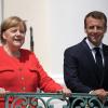 Bundeskanzlerin Merkel neben Präsident Macron in Schloss Meseberg in Brandenburg.