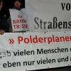 Beim Besuch des Umweltministers Thorsten Glauber (FW) in Gremheim protestierten Polder-Gegner gegen die geplanten Hochwasserbecken im Landkreis. 