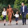 Prinz George (l), Prinzessin Charlotte (r) und Prinz Louis (M) kommen in Begleitung ihrer Eltern zu einem Eingewöhnungsnachmittag an der Lambrook School nahe Ascot.