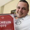 Nun kann er den begehrten Stern in der Hand halten: Simon Lang, Küchenchef im Hotel Drei Mohren. 