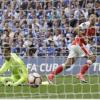 Arsenals Stürmer Alexis Sanchez trifft zum 1:0 gegen den FC Chelsea.